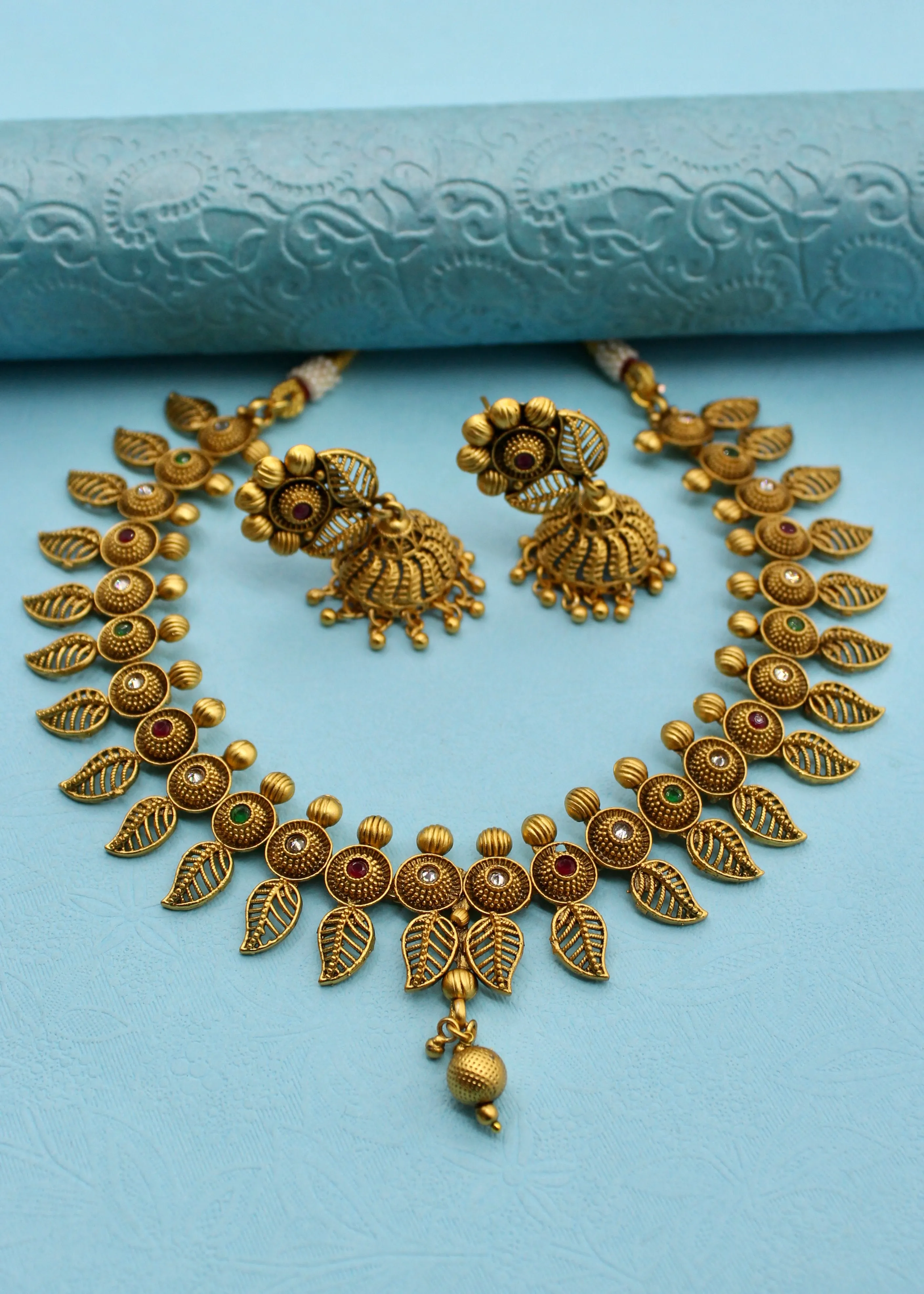 APPEALING LEAFY RAJWADI NECKLACE