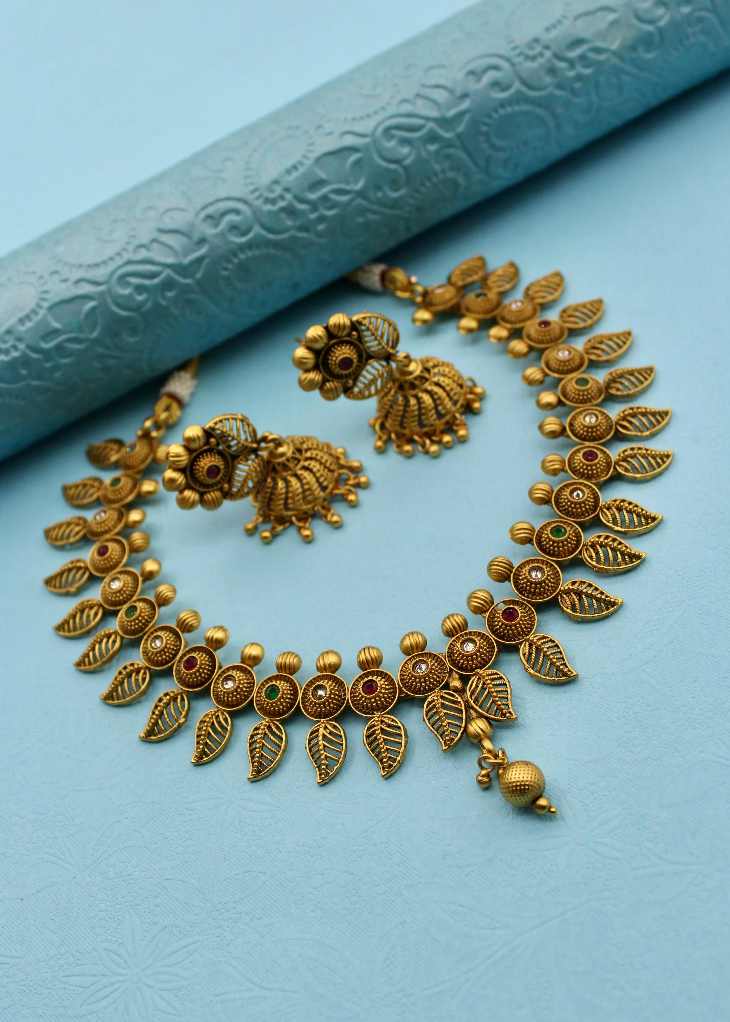 APPEALING LEAFY RAJWADI NECKLACE