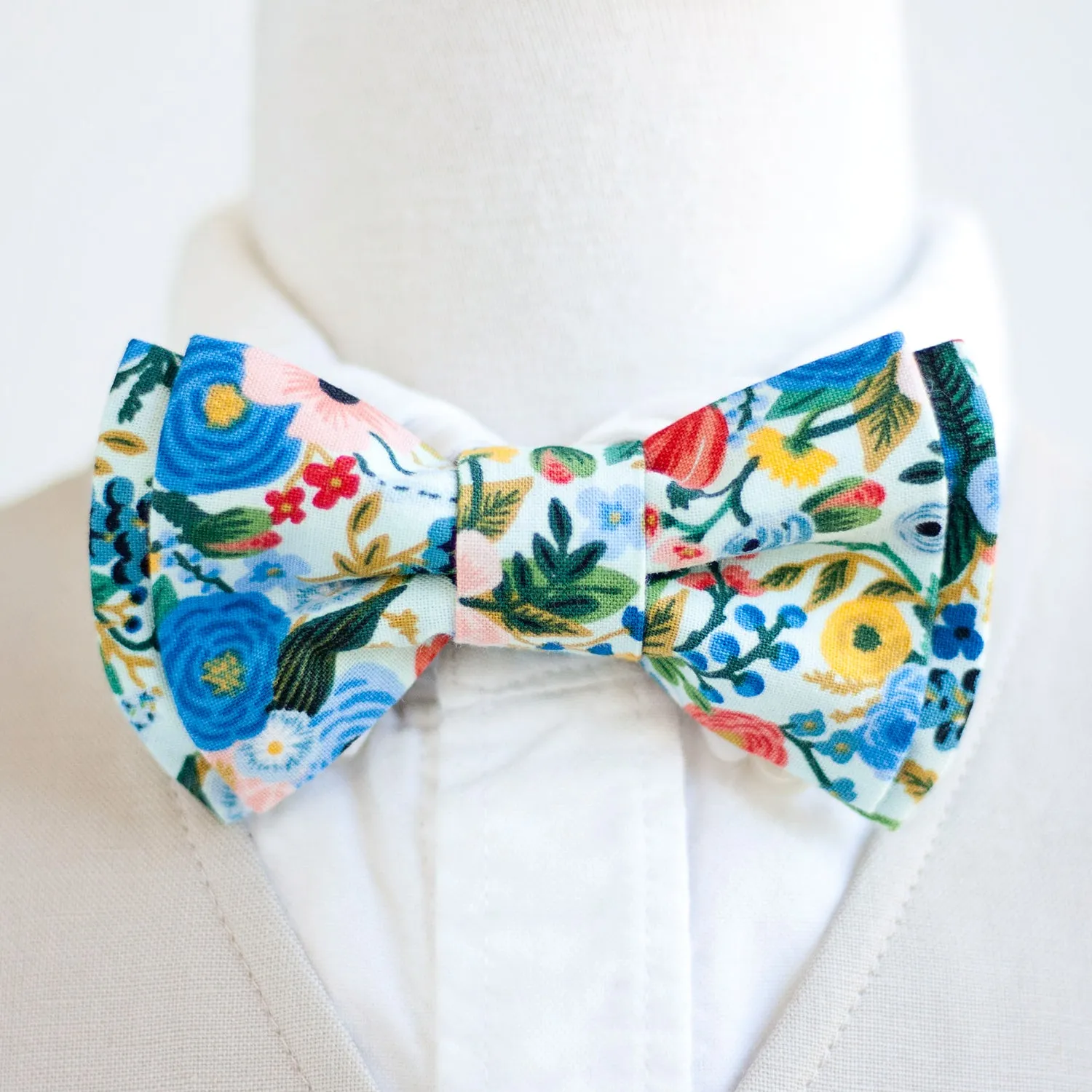 Boy's Pocket Square / Petite Garden Party In Blue