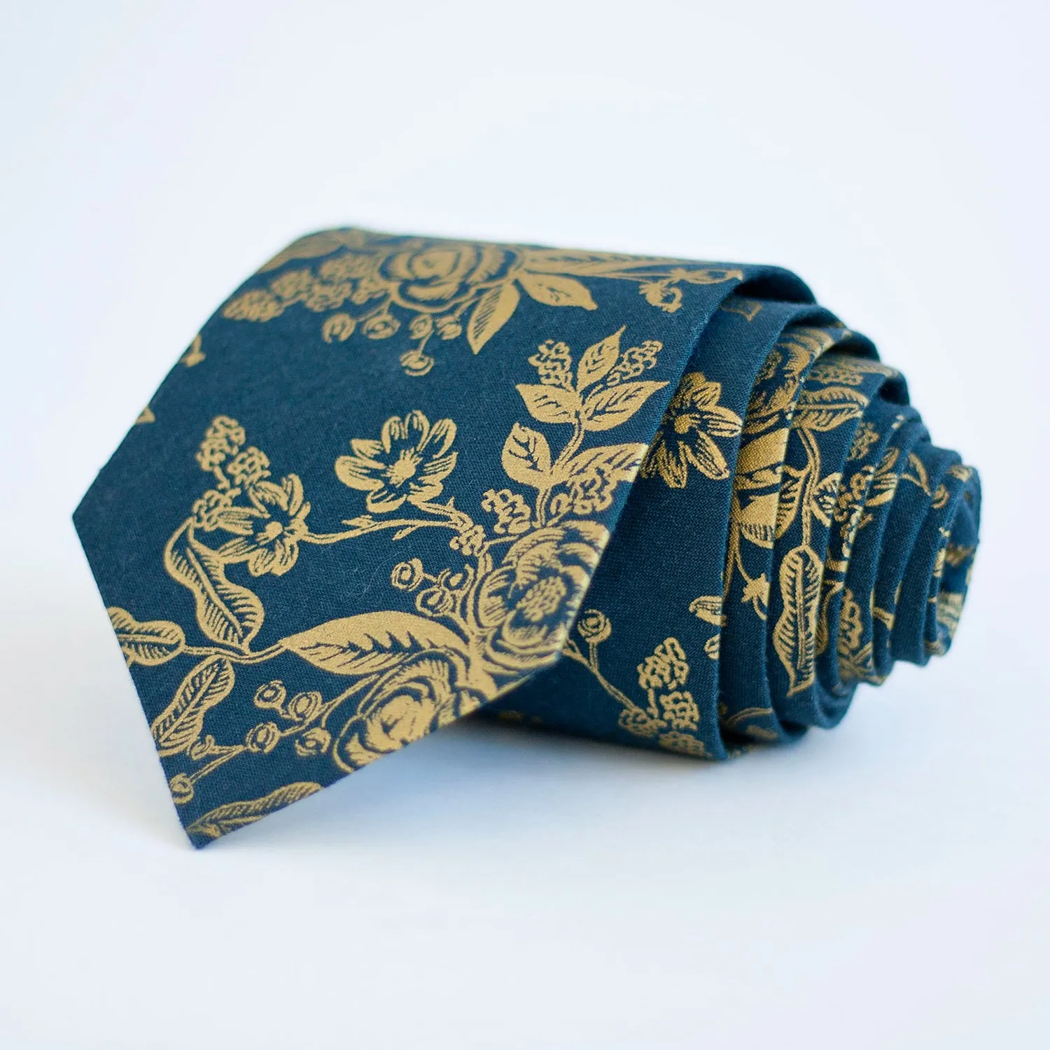 Men's Freestyle Self-Tie Bow Tie / Navy Metallic Toile