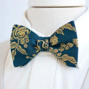 Men's Freestyle Self-Tie Bow Tie / Navy Metallic Toile