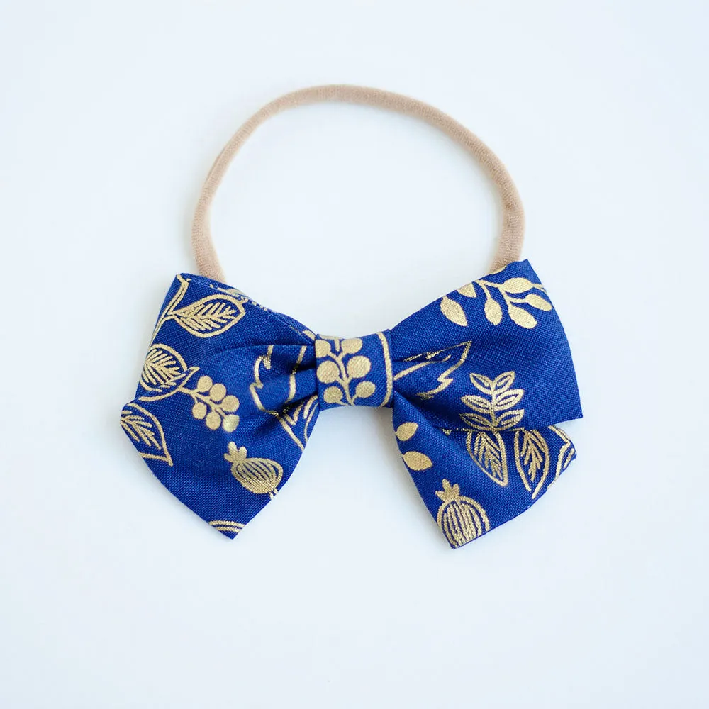 Men's Freestyle Self-Tie Bow Tie / Queen Anne In Navy And Metallic Gold