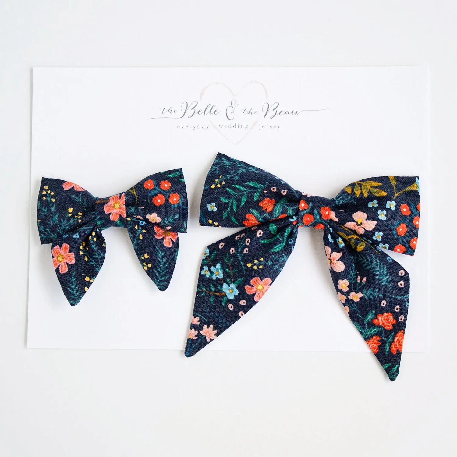 Men's Pre-Tied Bow Tie / Navy Metallic Floral